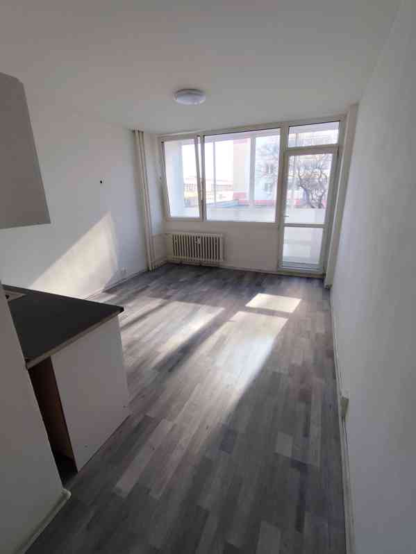 Pronájem bytu 1+kk v OV v ulici U Věžových domů  - foto 2