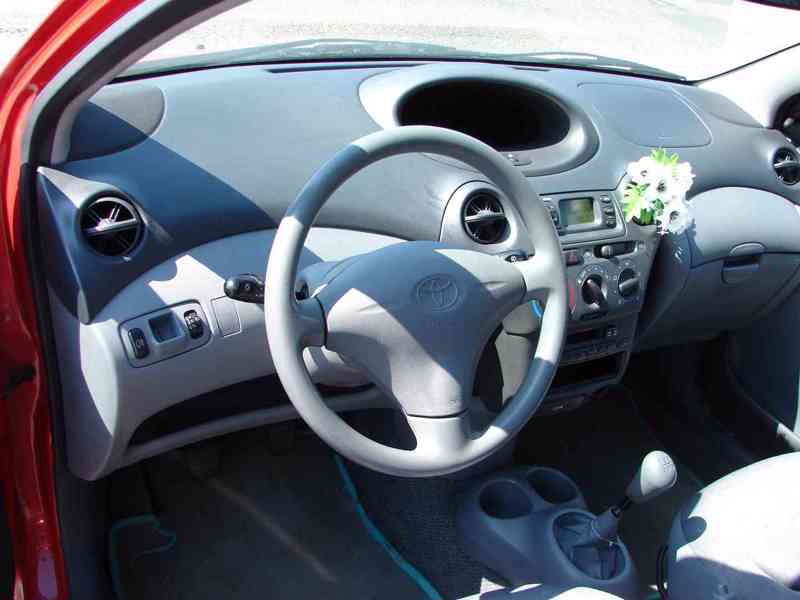 Toyota Yaris, 1.0i r.v.1999 3.Maj,ČR,Posilovač řízení  - foto 5