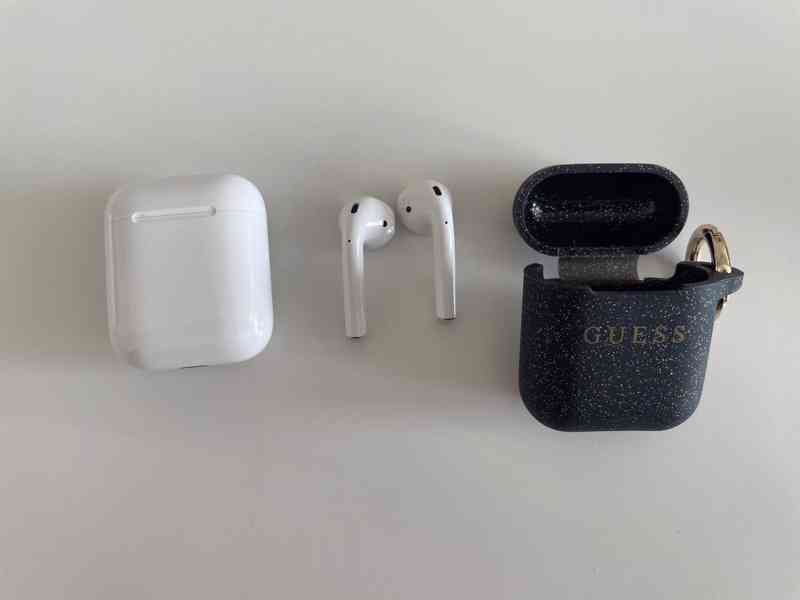 Apple Airpods 2. gen + obal Guess
