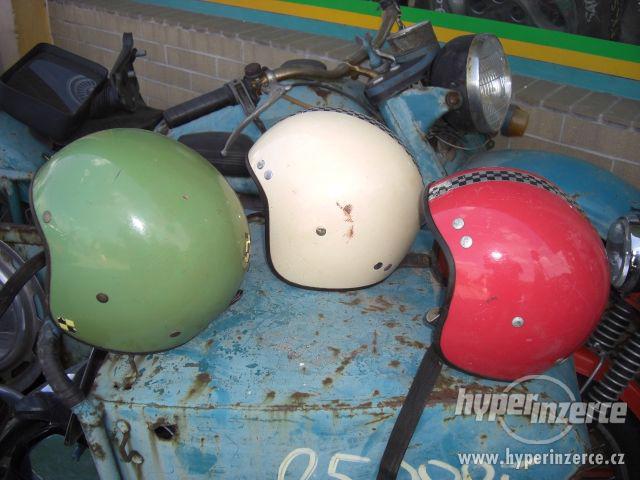 moto helmy staré - foto 1