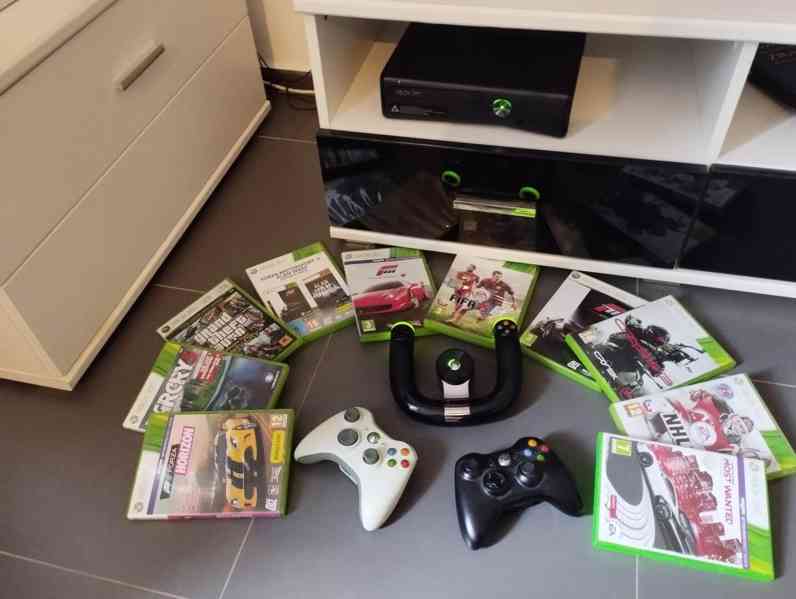 xbox 360 + volant, 2 ovladače 11 her - foto 2