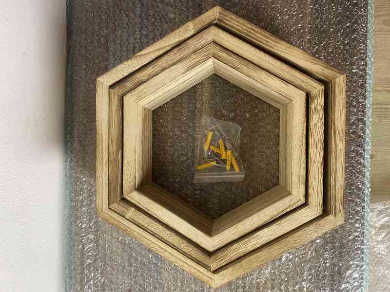 Dřevěné šestihranné police – sada 3 kusů - foto 3