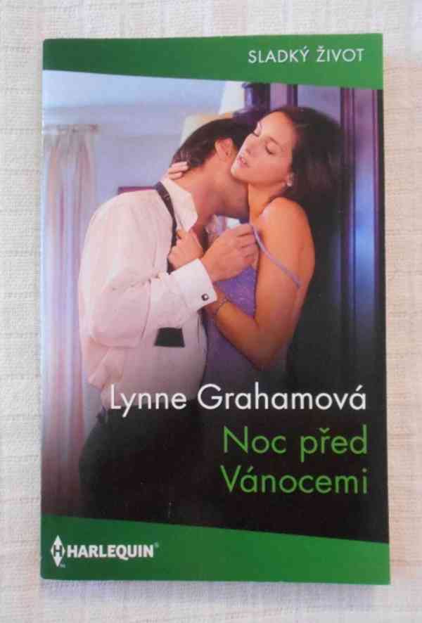Grahamová - Noc před Vánocemi - Harlequin Sladký život  2022 - foto 1