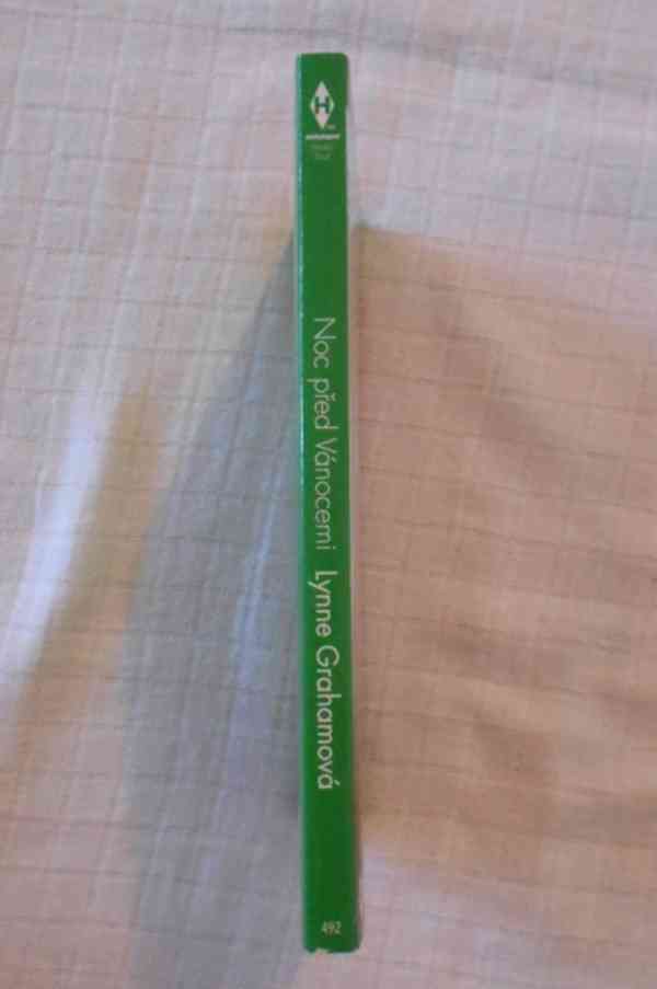 Grahamová - Noc před Vánocemi - Harlequin Sladký život  2022 - foto 4