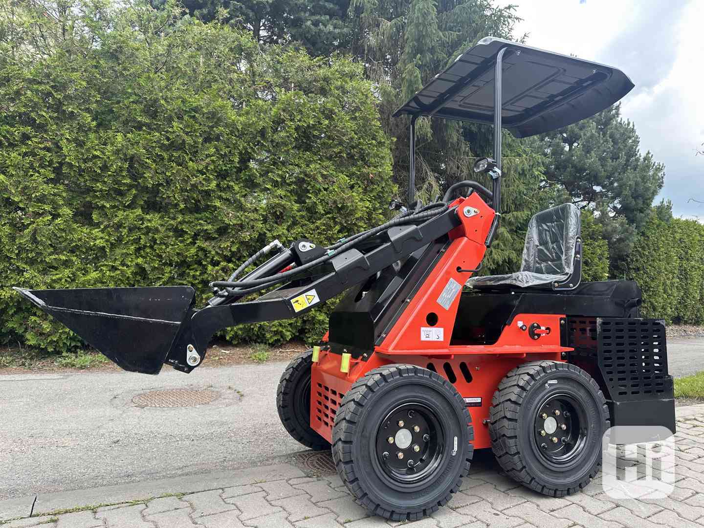 Smykový Mininakladač CRONA CR520 - nakladač - foto 1