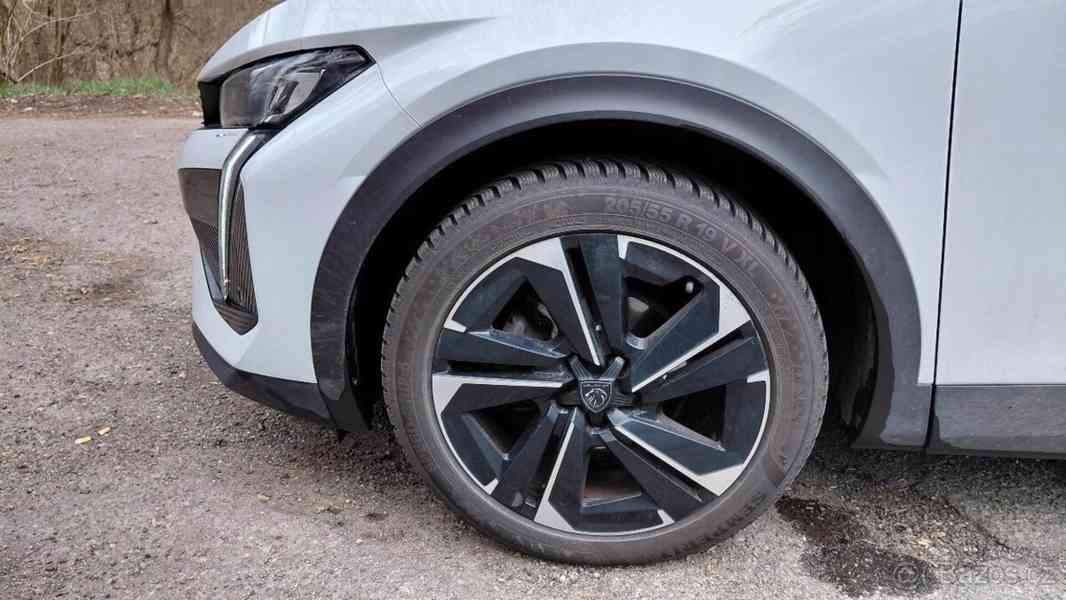 Peugeot 408 1,2   PureTech EAT8, 31 000 km - foto 13