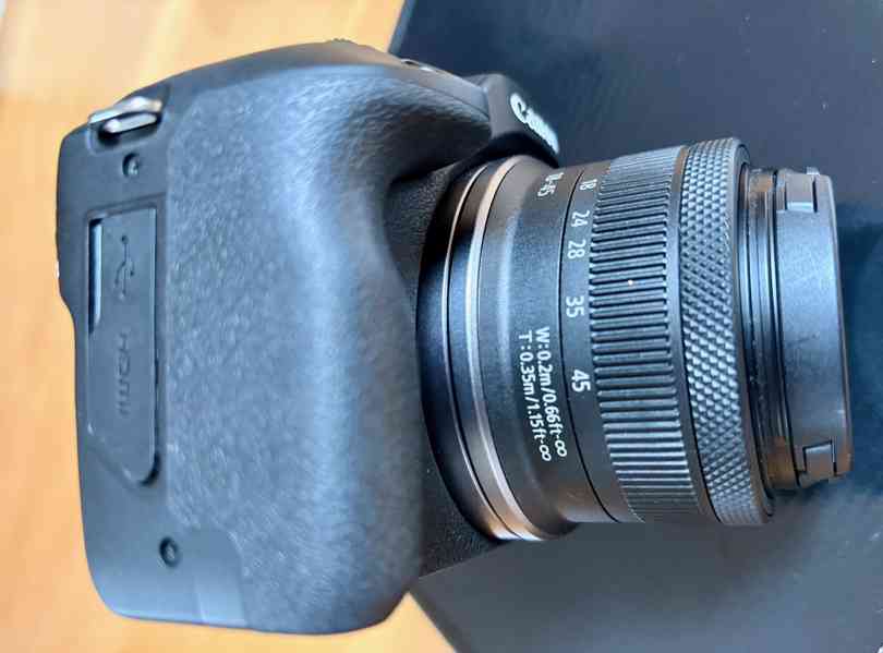 Canon EOS R100 + RF-S 18-45, SD karta - foto 6