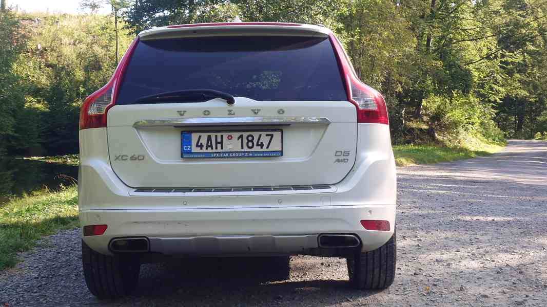 Volvo XC60 D5 AWD aut. SUMMUM  - foto 4