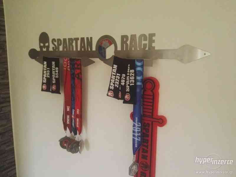 Držák na medaile SPARTAN RACE - foto 3