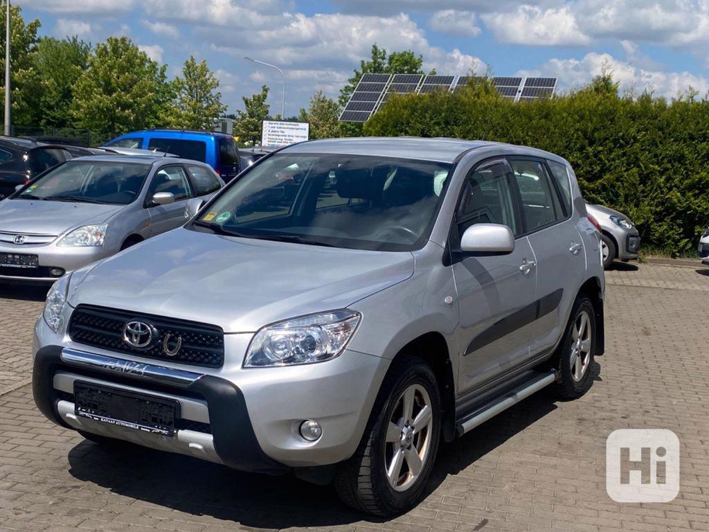 Toyota RAV 4 2.0i Executive 4x4 Aut. benzín 112kw - foto 1