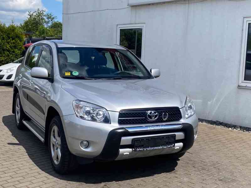 Toyota RAV 4 2.0i Executive 4x4 Aut. benzín 112kw - foto 19