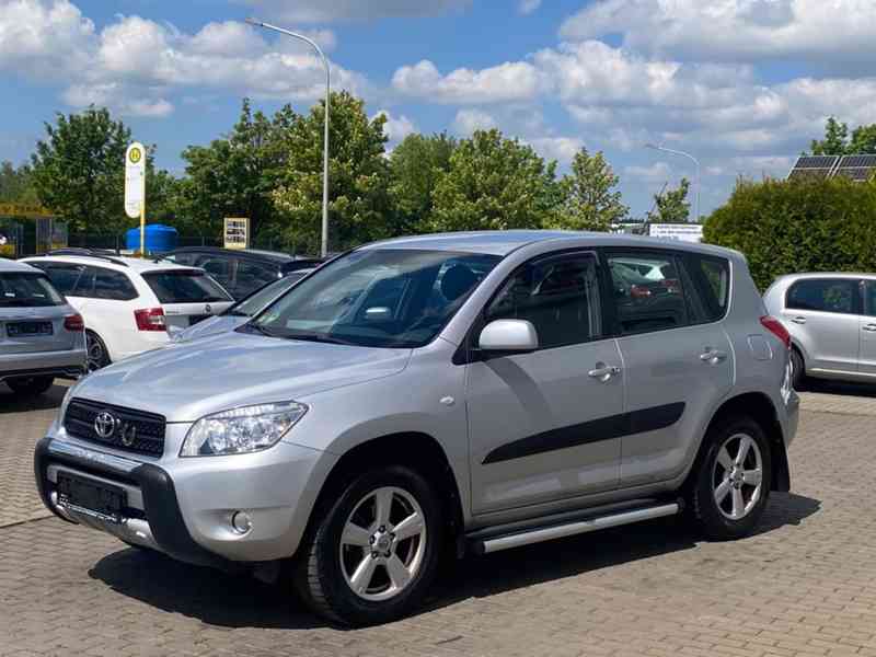 Toyota RAV 4 2.0i Executive 4x4 Aut. benzín 112kw - foto 5