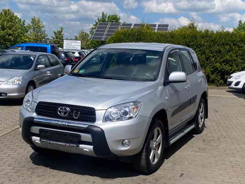 Toyota RAV 4 2.0i Executive 4x4 Aut. benzín 112kw - foto 18