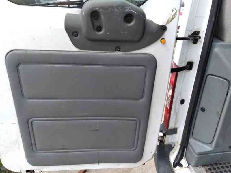 FORD TRANSIT TOURNEO 2.2 TDCI 9 MÍST L3H3 115T 300 - foto 12