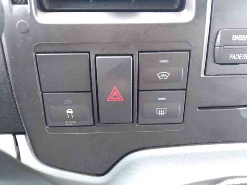 FORD TRANSIT TOURNEO 2.2 TDCI 9 MÍST L3H3 115T 300 - foto 28