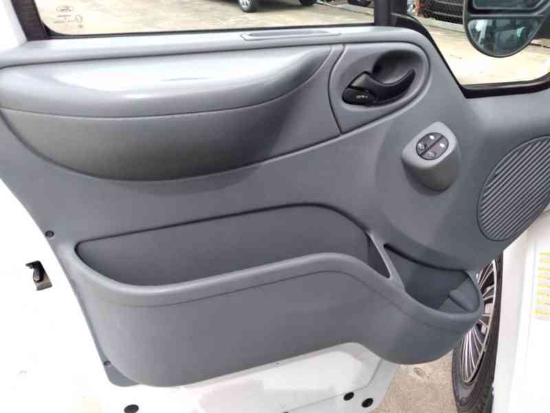 FORD TRANSIT TOURNEO 2.2 TDCI 9 MÍST L3H3 115T 300 - foto 34