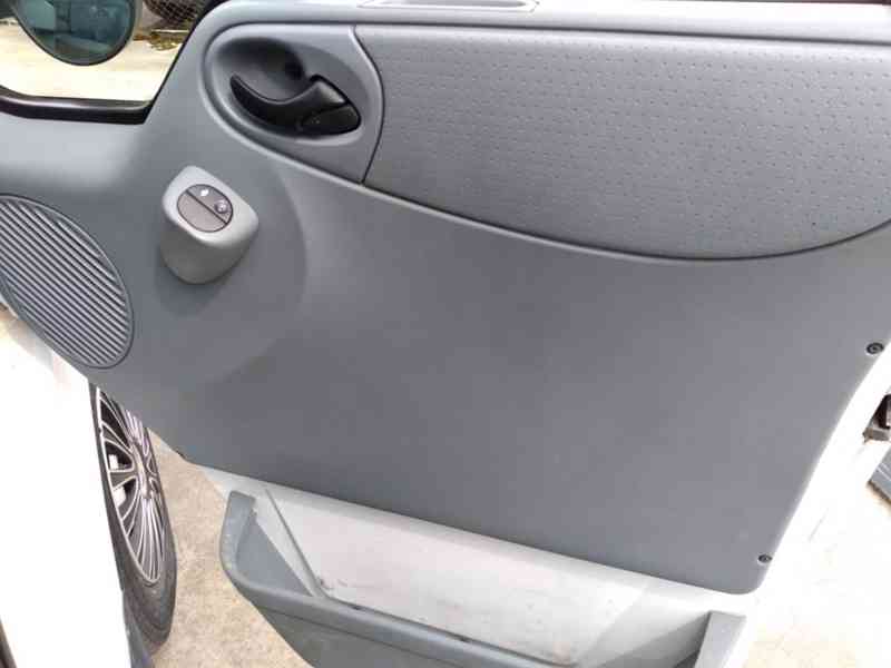 FORD TRANSIT TOURNEO 2.2 TDCI 9 MÍST L3H3 115T 300 - foto 33