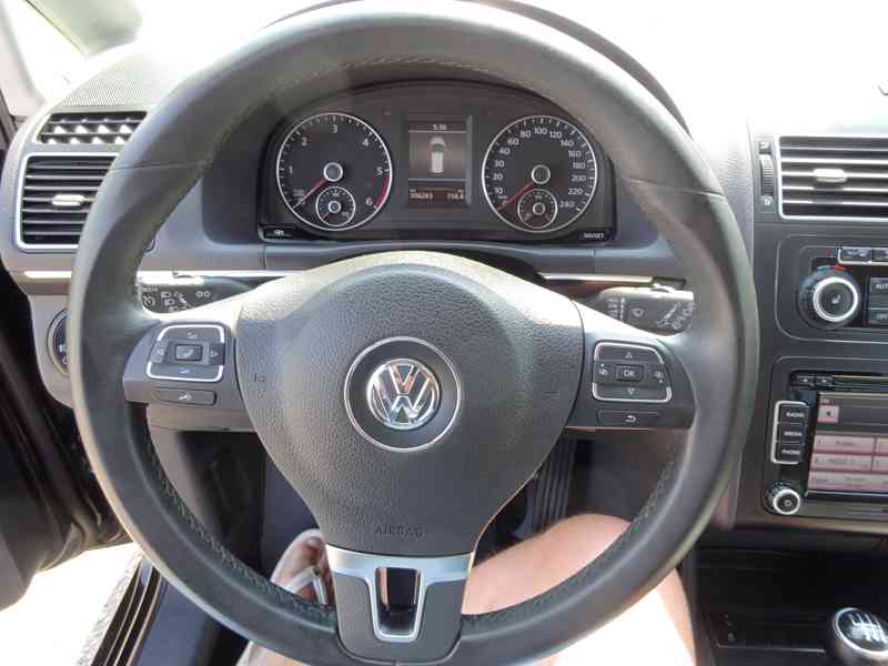 VW Touran 2.0 TDI r.v.2010 (103 kw) serviska - foto 8