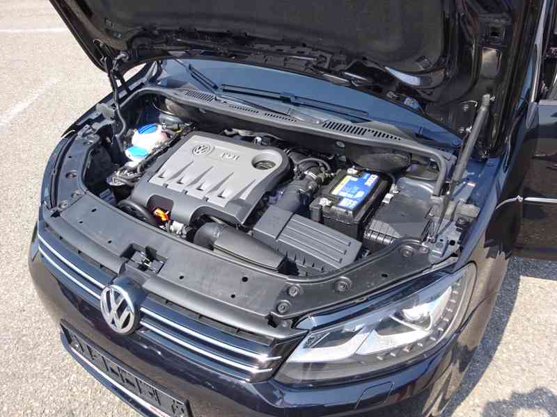 VW Touran 2.0 TDI r.v.2010 (103 kw) serviska - foto 15