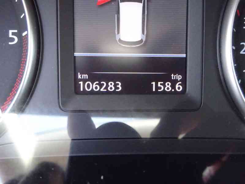 VW Touran 2.0 TDI r.v.2010 (103 kw) serviska - foto 7