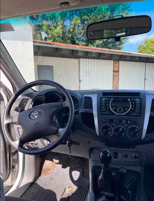 Toyota Hilux 2,5D4D Extra Cab Life 106kw - foto 9