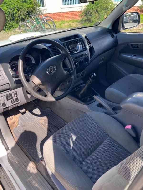 Toyota Hilux 2,5D4D Extra Cab Life 106kw - foto 8
