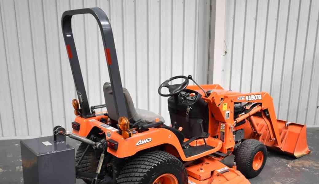 Traktor Kubota BX1800 s celným nakladacom - foto 2