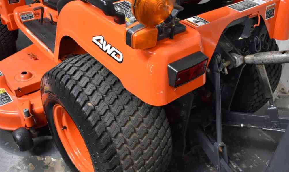 Traktor Kubota BX1800 s celným nakladacom - foto 9