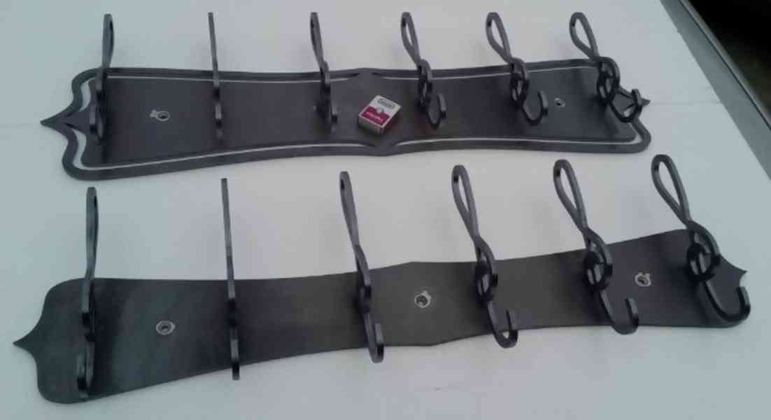 Věšák houslový klíč - foto 2