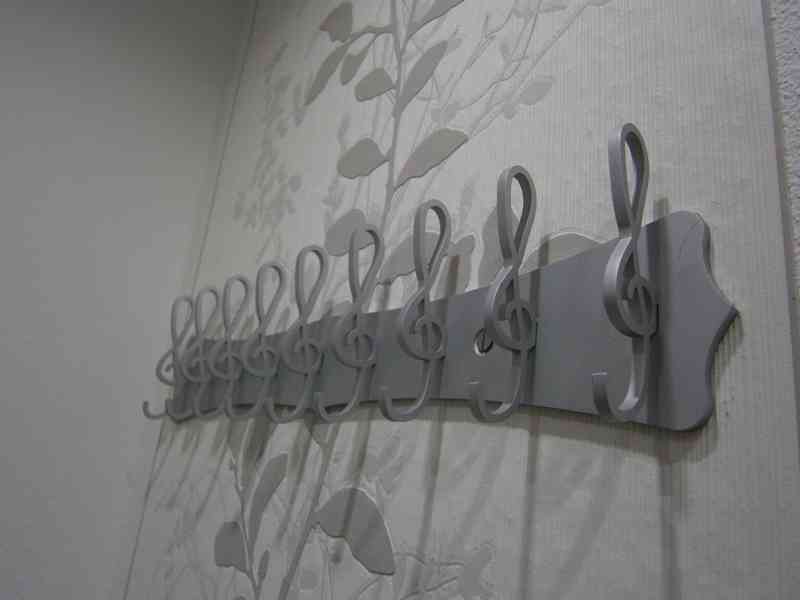 Věšák houslový klíč - foto 6