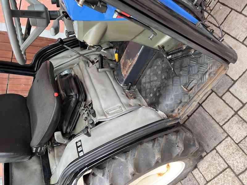 malotraktor ISEKI 2120 / čelní hydraulika / vytápěná kabina - foto 11