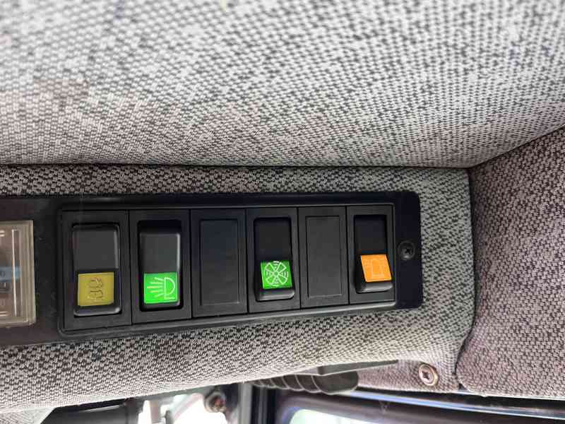 malotraktor ISEKI 2120 / čelní hydraulika / vytápěná kabina - foto 10