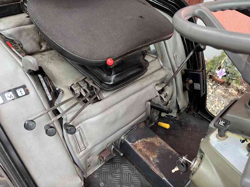 malotraktor ISEKI 2120 / čelní hydraulika / vytápěná kabina - foto 12