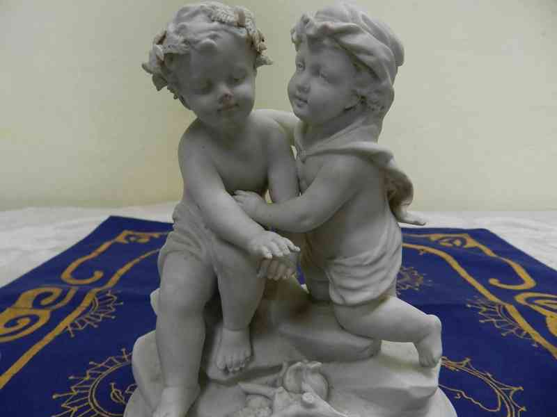 Krásné velmi staré porcelánové Sousoší Putti Milenci Německo - foto 2