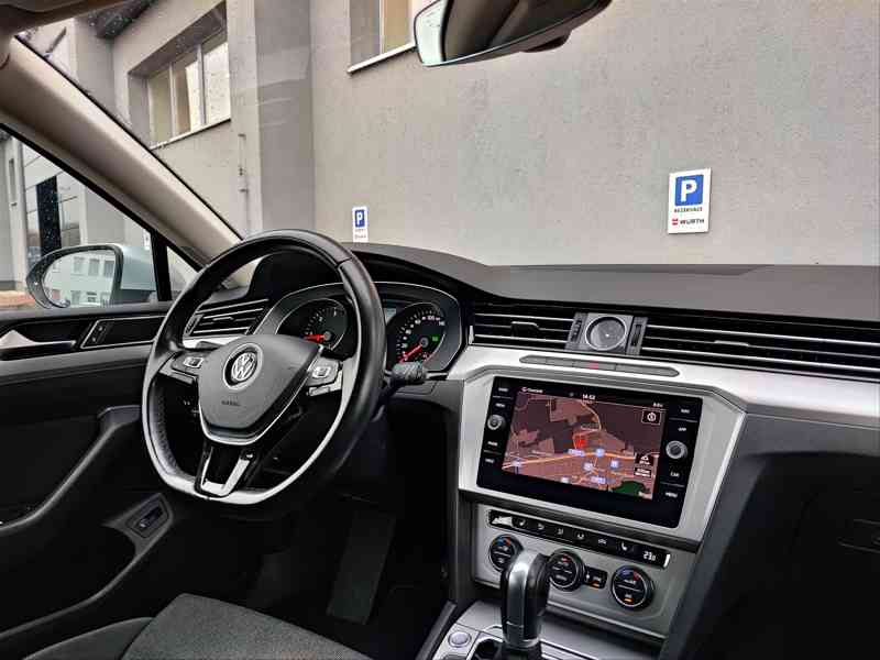 VW PASSAT B8 2.0 TDI 110KW DSG,2018, COMFORTLINE, TAŽNE, DPH - foto 9