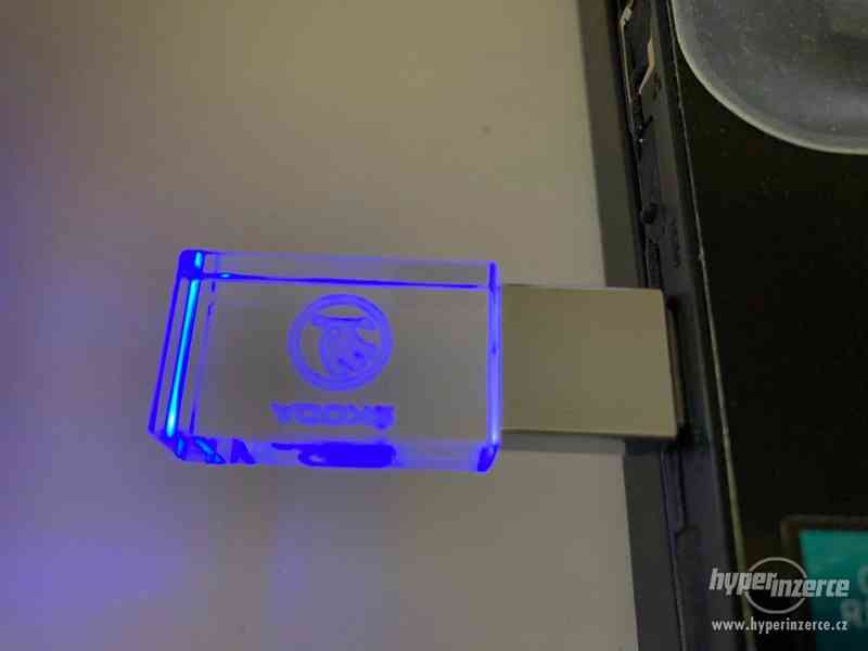 Flash disk 32 GB ŠKODA svítící nový. - foto 22