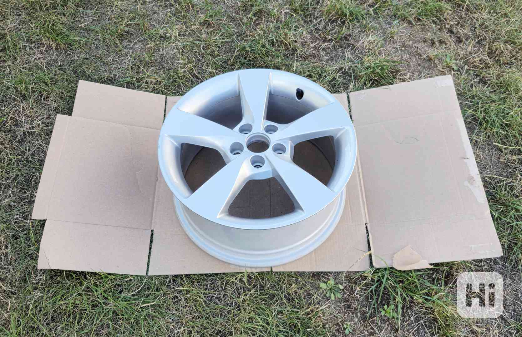 Disk 16 " Škoda Fabia III / Rapid 5JA601025A / 5jA 601 025 A - foto 1