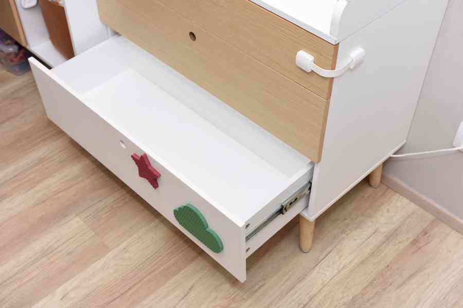 Přebalovací komoda (pult) Poppy Möbelix - foto 4