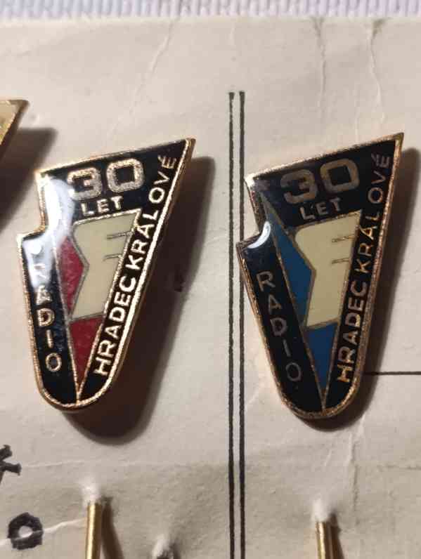 Sada 5 sběratelských odznaků 30 let Radio Hradec Králové - foto 4
