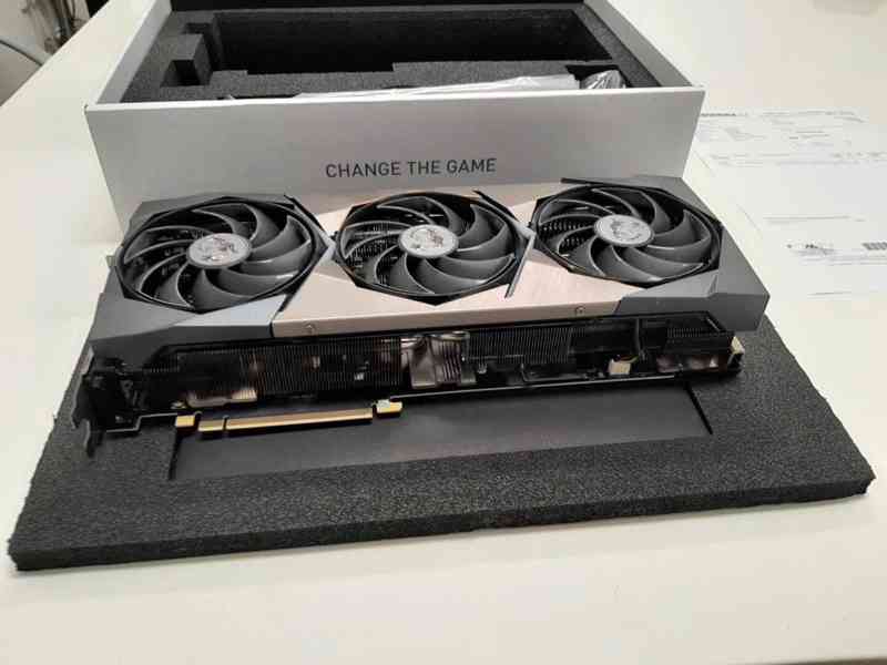 MSI GeForce RTX 3090 SUPRIM X 24G - foto 4