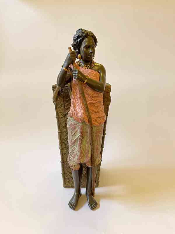 Africká žena s nůší - socha - foto 2