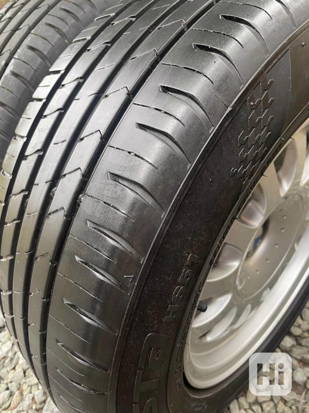 Prodám BMW Alu disky s pneu Kumho - foto 1