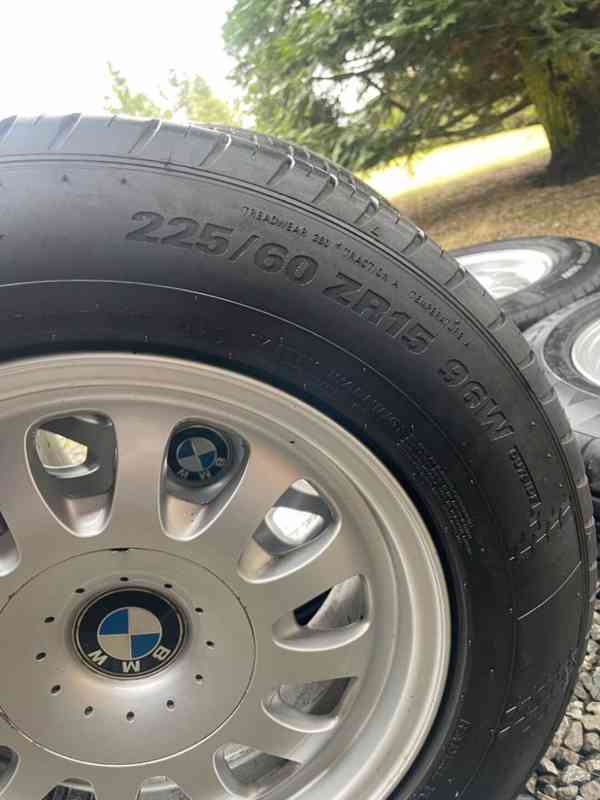 Prodám BMW Alu disky s pneu Kumho - foto 4