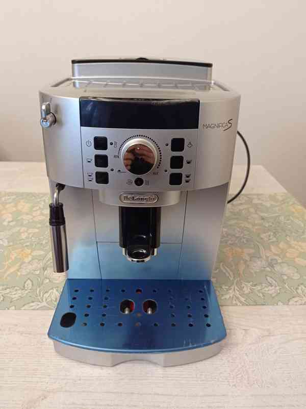 DeLonghi ECAM 22.110 SB č.2 - foto 2