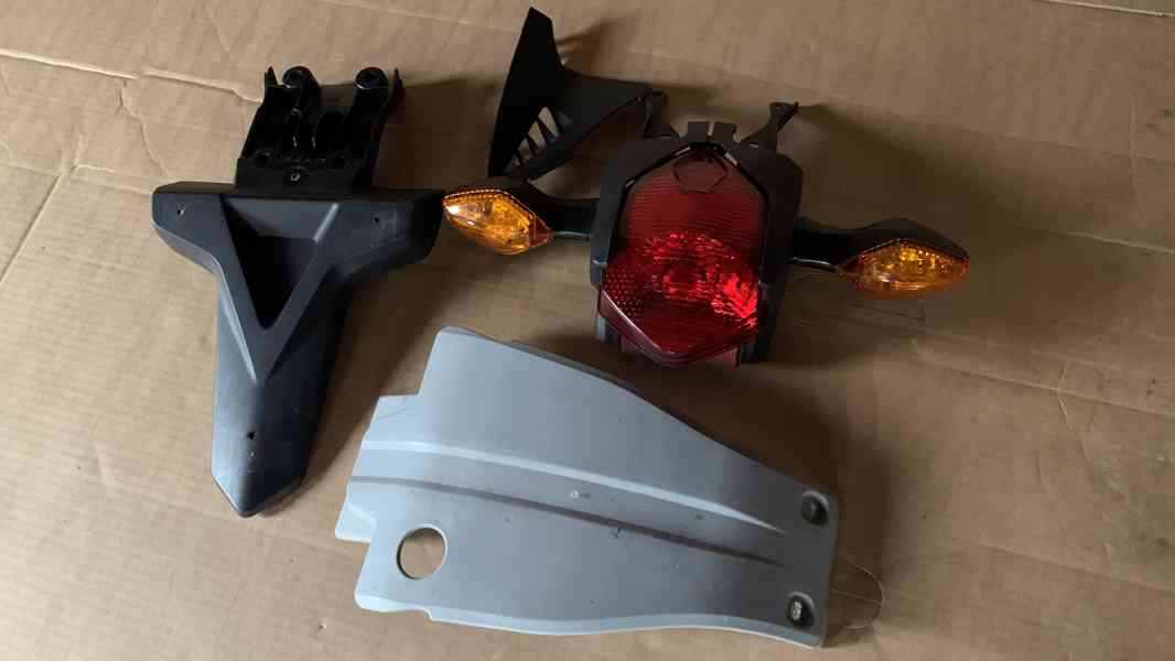 Honda CRF 250L nádrž, zad.světlo, blatník, blinkry - foto 4