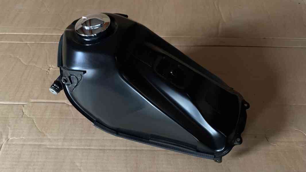 Honda CRF 250L nádrž, zad.světlo, blatník, blinkry - foto 2