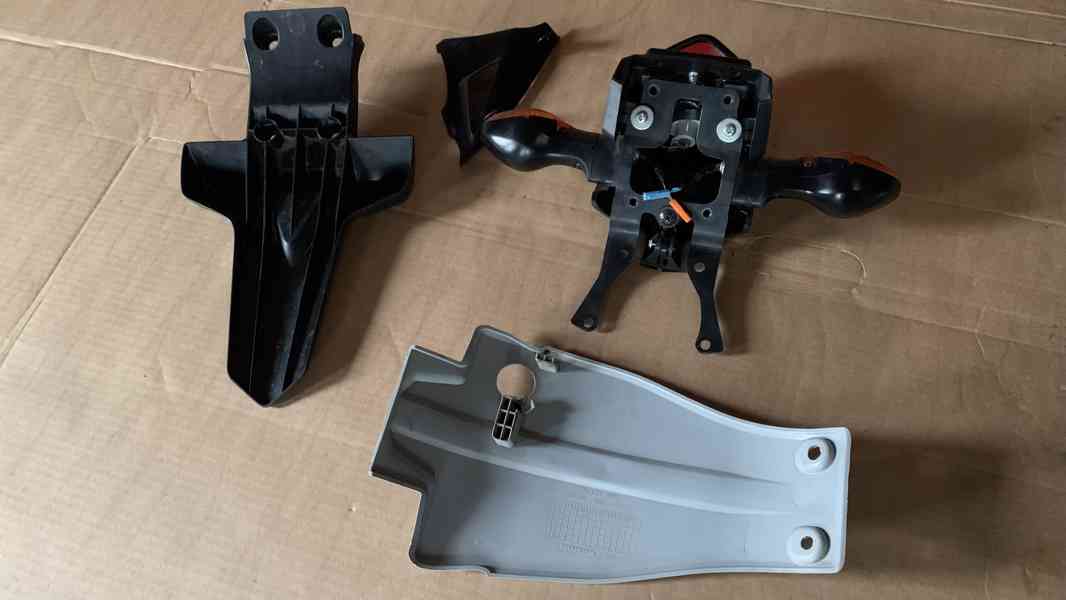 Honda CRF 250L nádrž, zad.světlo, blatník, blinkry - foto 5