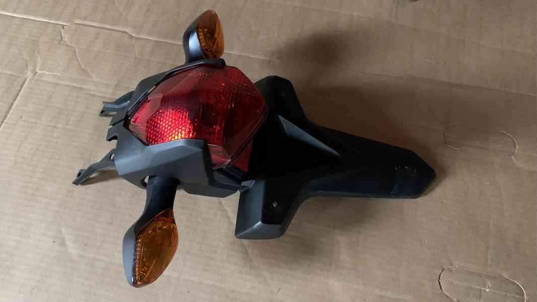 Honda CRF 250L nádrž, zad.světlo, blatník, blinkry - foto 9