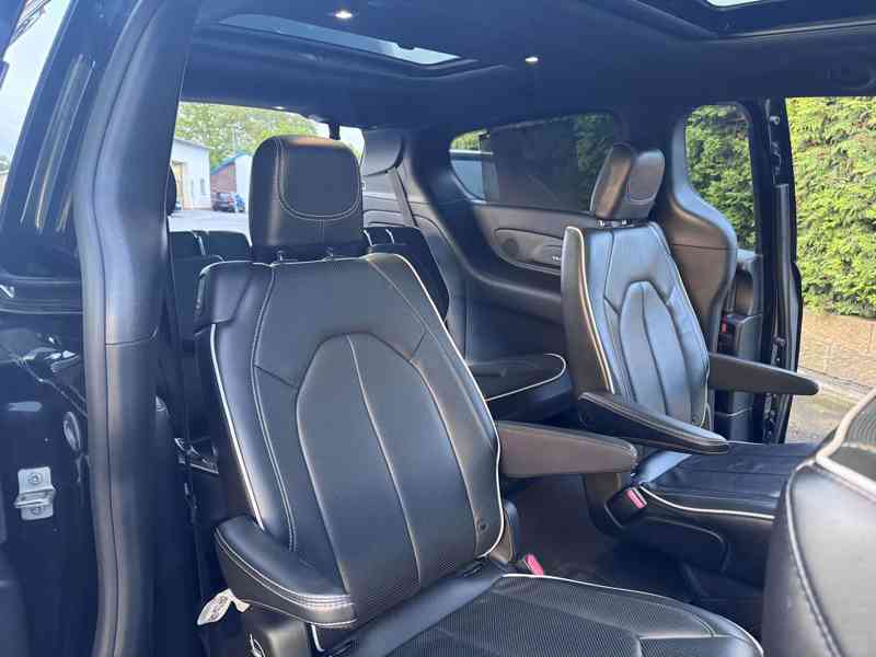 Chrysler Pacifica 3,6 S Limited ČR Sunroof Navi 2018 - foto 10