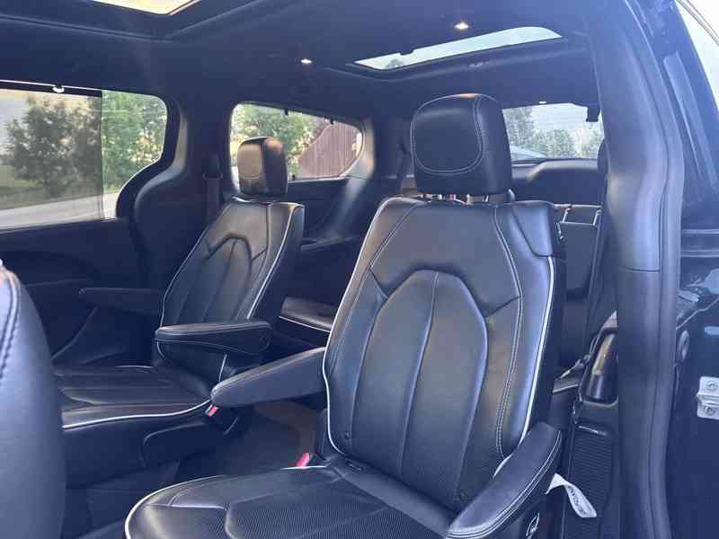 Chrysler Pacifica 3,6 S Limited ČR Sunroof Navi 2018 - foto 14